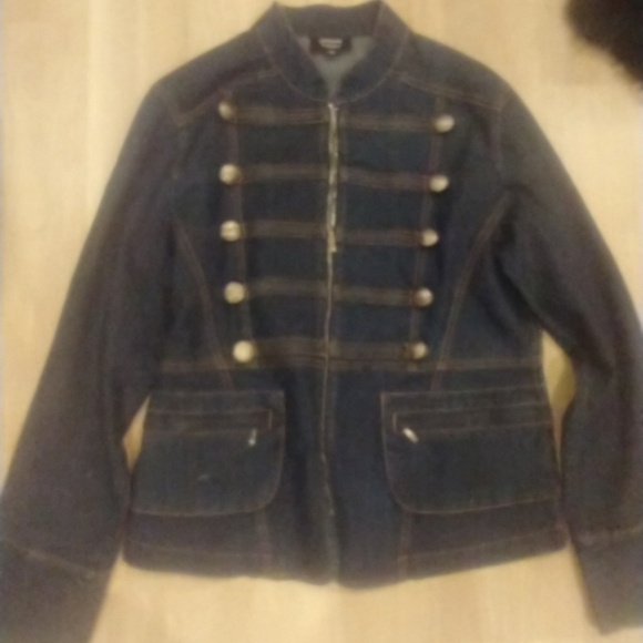 Sexy military style jean jacket with removable faux fur collar - Picture 5 of 7